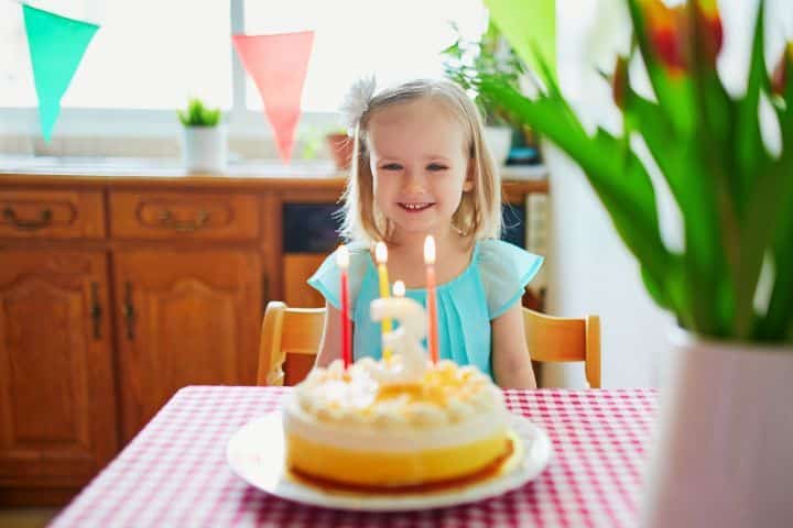 Mädchen feiert seinen 3.Geburtstag