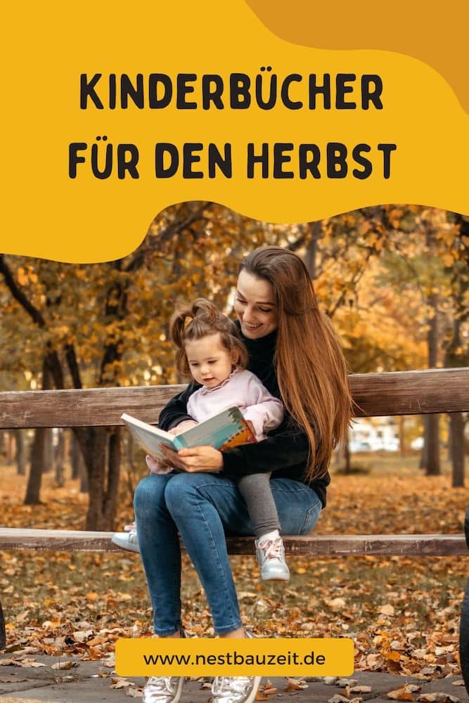 Pinterest-Bild mit Titel "Kinderbücher für den Herbst" und Mutter, die ihrer Tochter ein Buch in herbstlicher Umgebung vorliest.